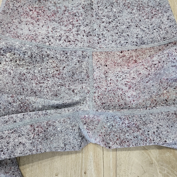 Lululemon Wunder Under Crop, Size 6, Rare Summer Haze Multi - Picture 5 of 9